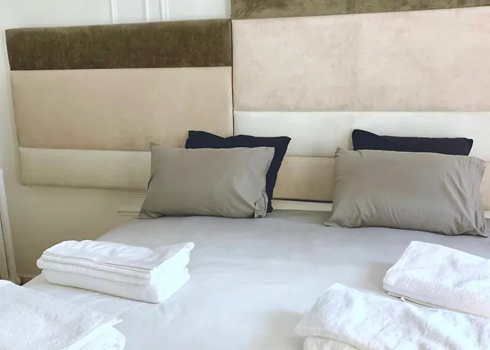 Devant La Tour Eiffel Et Seine Apartman