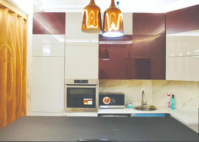 Devant La Tour Eiffel Et Seine