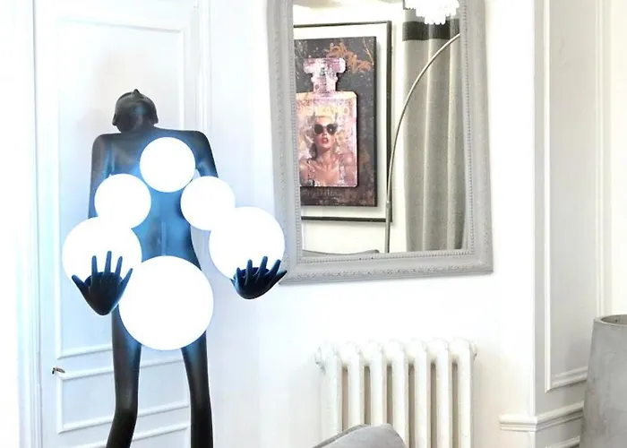 Devant La Tour Eiffel Et Seine Párizs