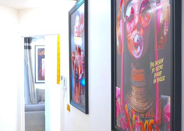 Devant La Tour Eiffel Et Seine Párizs