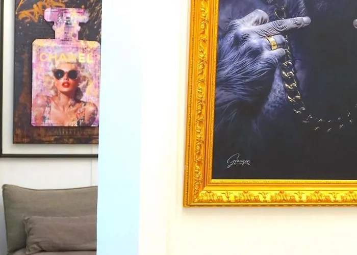 Devant La Tour Eiffel Et Seine *