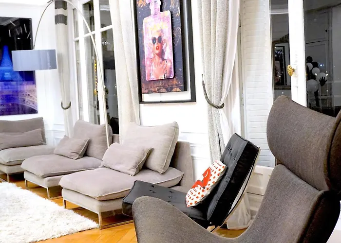 Devant La Tour Eiffel Et Seine Apartman Párizs